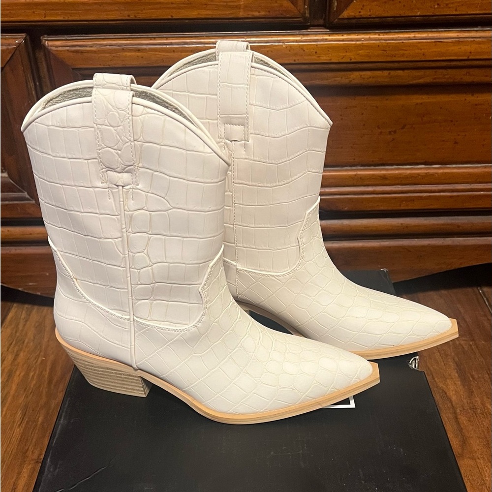 Shu Shop zouzou cowboy boots taupe croco size 7.5